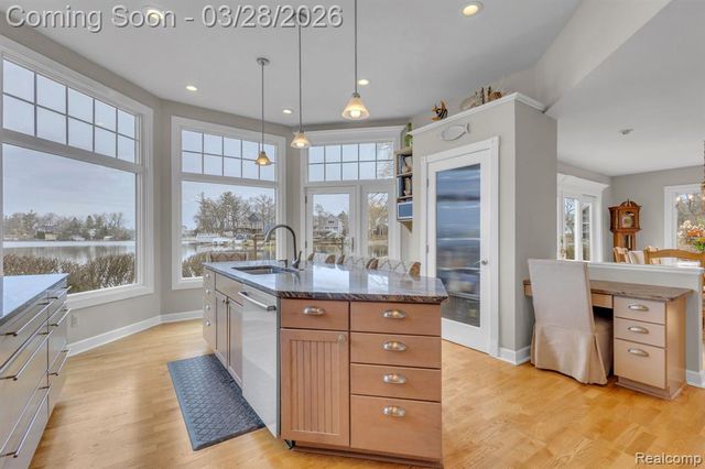 664 King Circle, Lake Orion, MI 48362