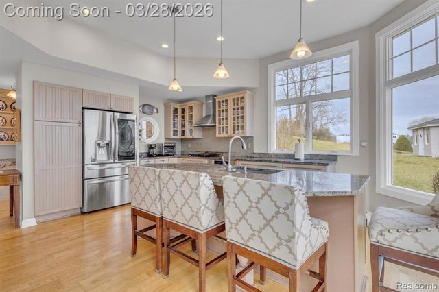 664 King Circle, Lake Orion, MI 48362