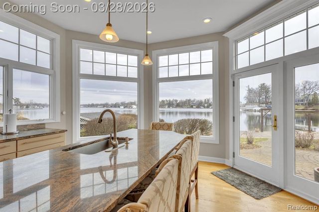 664 King Circle, Lake Orion, MI 48362