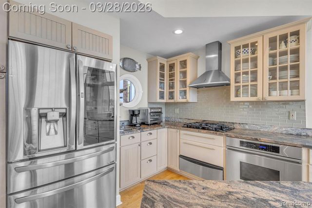 664 King Circle, Lake Orion, MI 48362