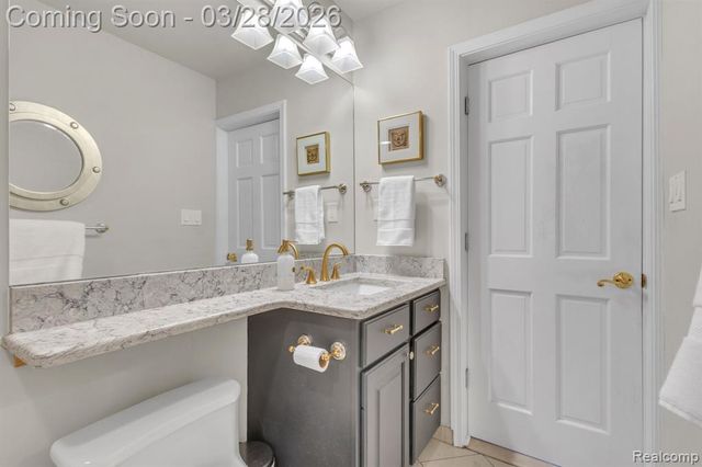 664 King Circle, Lake Orion, MI 48362