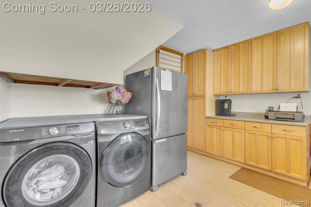 664 King Circle, Lake Orion, MI 48362