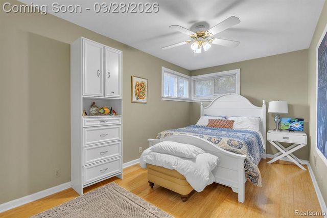 664 King Circle, Lake Orion, MI 48362