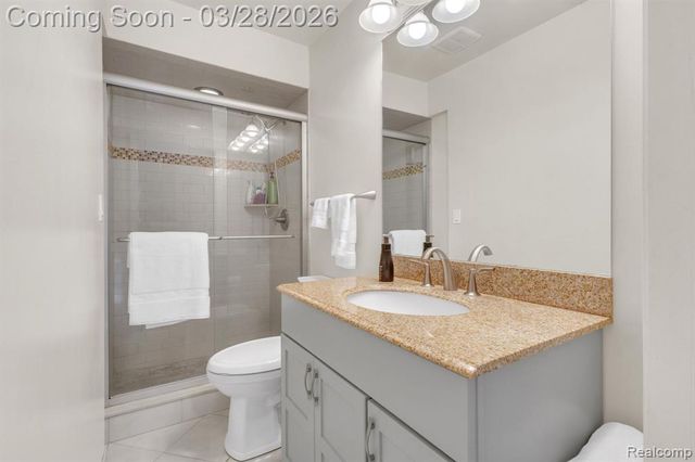 664 King Circle, Lake Orion, MI 48362