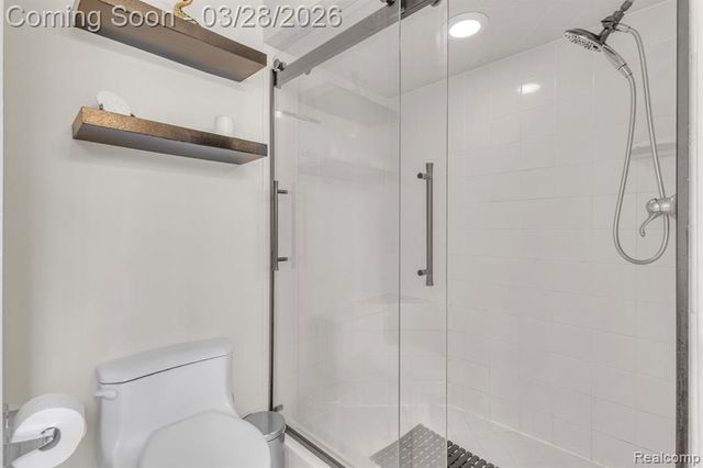 664 King Circle, Lake Orion, MI 48362