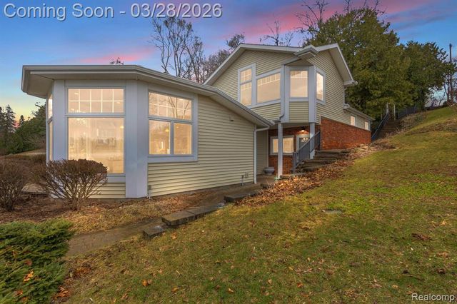 664 King Circle, Lake Orion, MI 48362