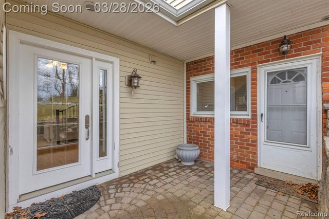 664 King Circle, Lake Orion, MI 48362