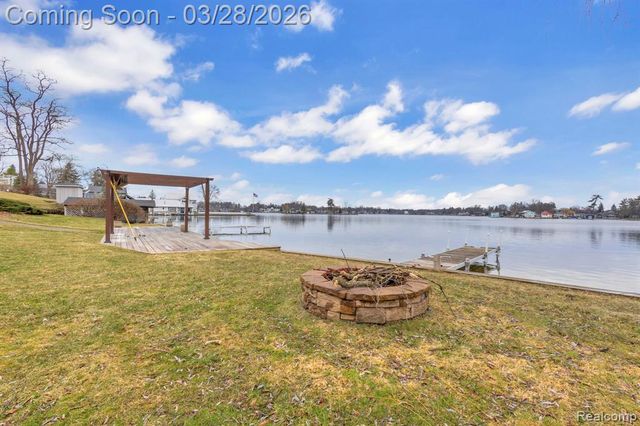 664 King Circle, Lake Orion, MI 48362