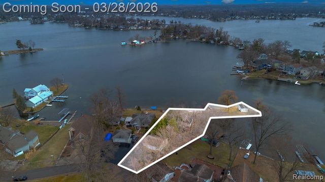 664 King Circle, Lake Orion, MI 48362
