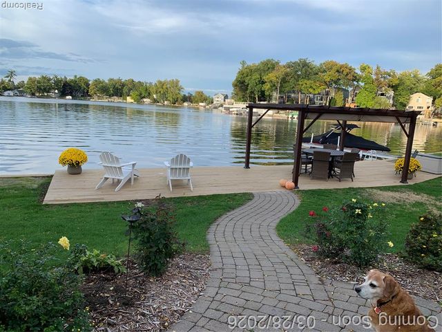 664 King Circle, Lake Orion, MI 48362