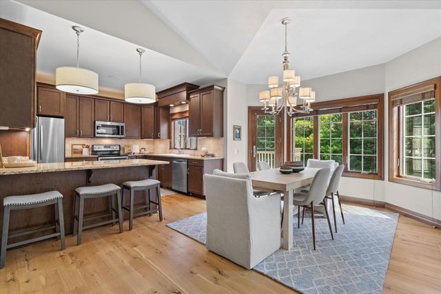 1443 Hidden Waters CIRCLE, West Bend, WI 53095