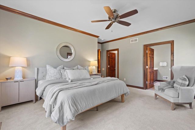 1443 Hidden Waters CIRCLE, West Bend, WI 53095