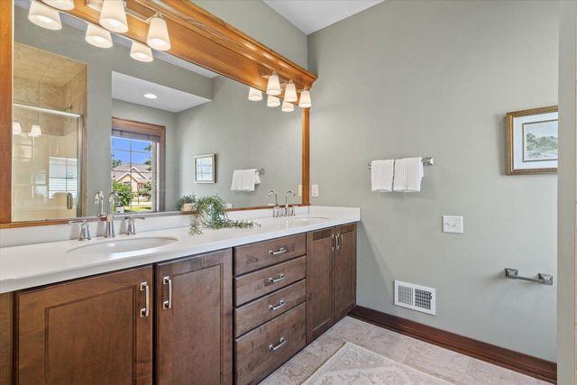 1443 Hidden Waters CIRCLE, West Bend, WI 53095