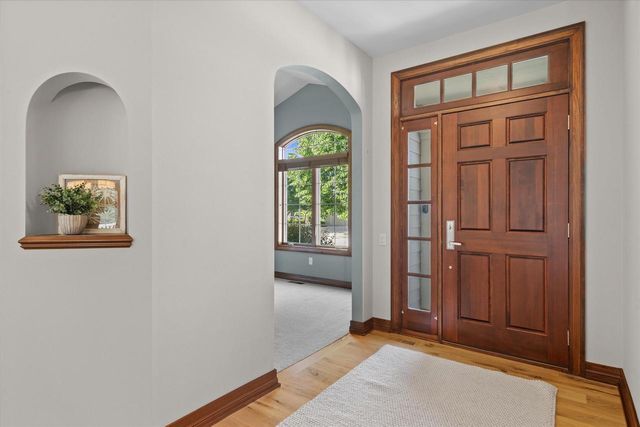 1443 Hidden Waters CIRCLE, West Bend, WI 53095