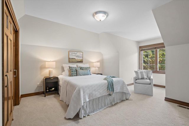 1443 Hidden Waters CIRCLE, West Bend, WI 53095
