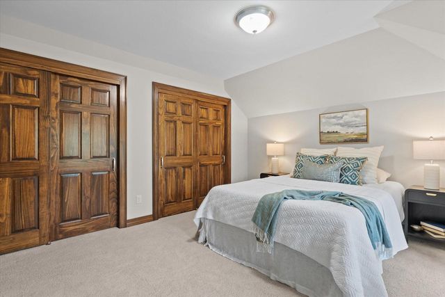 1443 Hidden Waters CIRCLE, West Bend, WI 53095