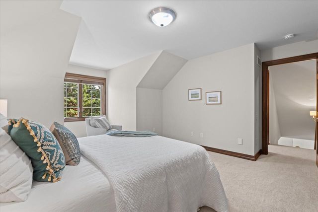 1443 Hidden Waters CIRCLE, West Bend, WI 53095