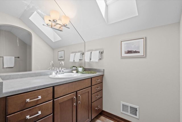1443 Hidden Waters CIRCLE, West Bend, WI 53095