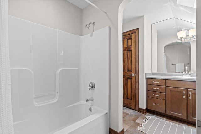 1443 Hidden Waters CIRCLE, West Bend, WI 53095