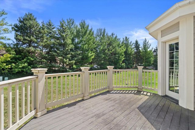 1443 Hidden Waters CIRCLE, West Bend, WI 53095