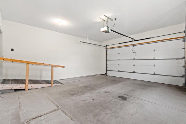1443 Hidden Waters CIRCLE, West Bend, WI 53095