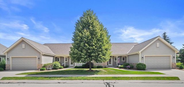 1443 Hidden Waters CIRCLE, West Bend, WI 53095