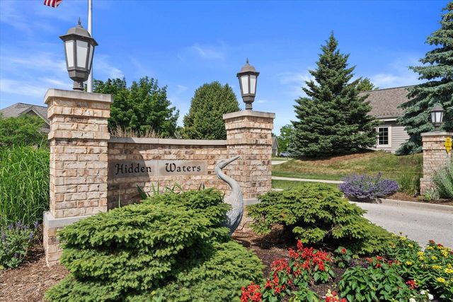 1443 Hidden Waters CIRCLE, West Bend, WI 53095