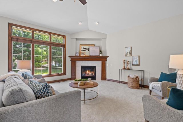 1443 Hidden Waters CIRCLE, West Bend, WI 53095