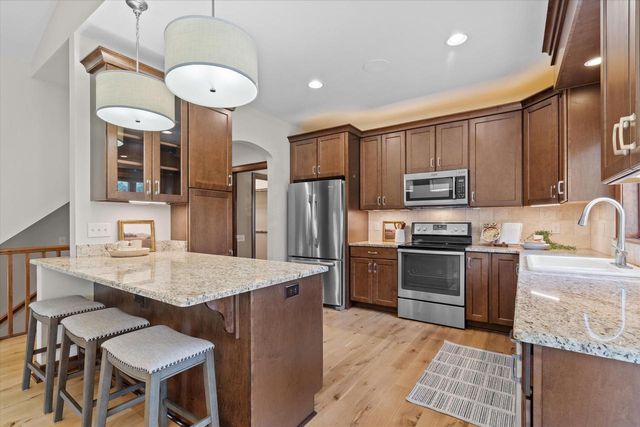 1443 Hidden Waters CIRCLE, West Bend, WI 53095