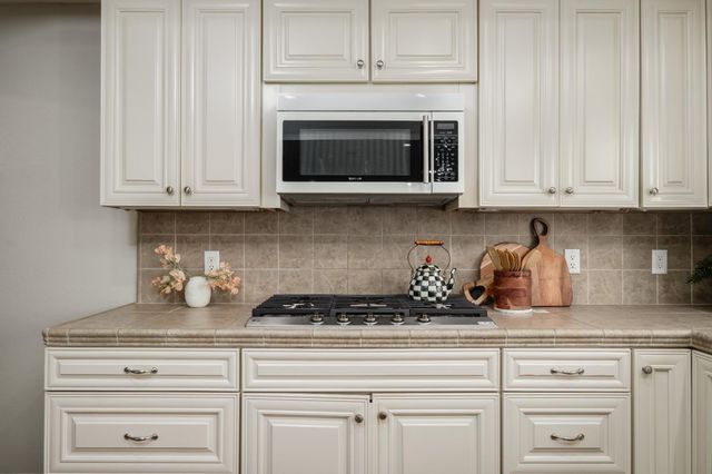 2681 Latham Dr, Sacramento, CA 95864