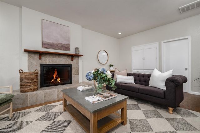 2681 Latham Dr, Sacramento, CA 95864