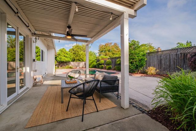 2681 Latham Dr, Sacramento, CA 95864