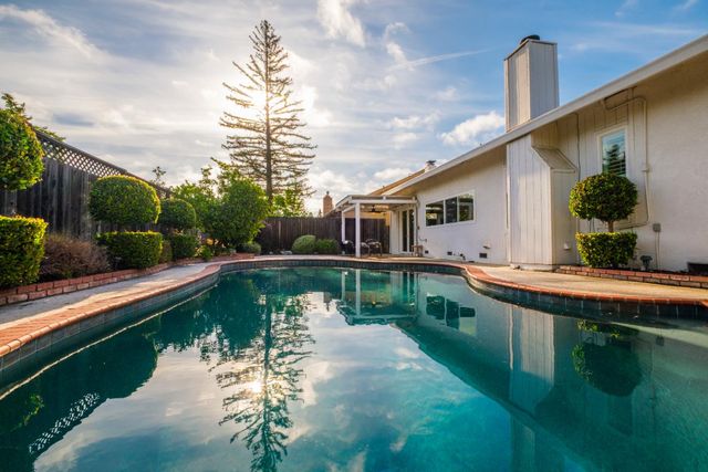 2681 Latham Dr, Sacramento, CA 95864