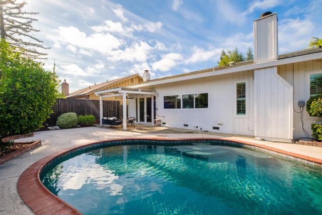 2681 Latham Dr, Sacramento, CA 95864