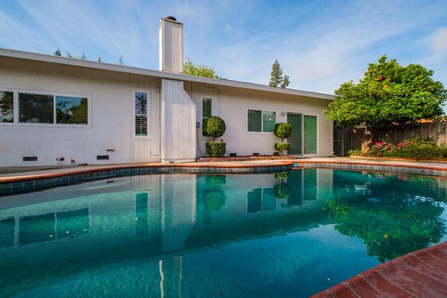 2681 Latham Dr, Sacramento, CA 95864