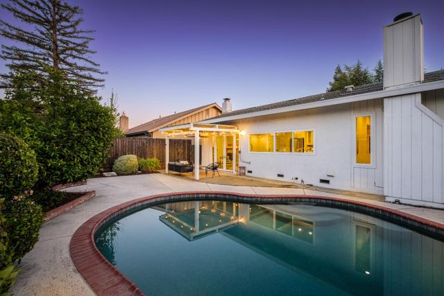 2681 Latham Dr, Sacramento, CA 95864