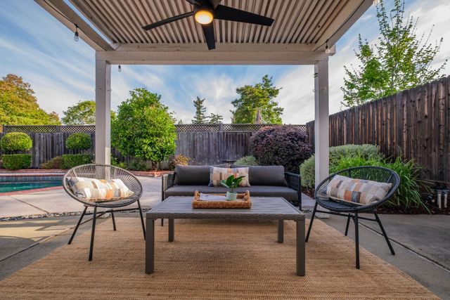 2681 Latham Dr, Sacramento, CA 95864