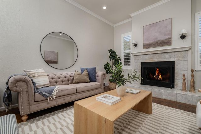 2681 Latham Dr, Sacramento, CA 95864