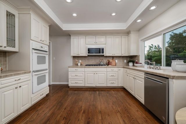 2681 Latham Dr, Sacramento, CA 95864