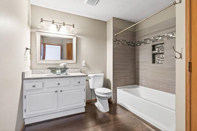 15522 Garnet Way 102, Apple Valley, MN 55124