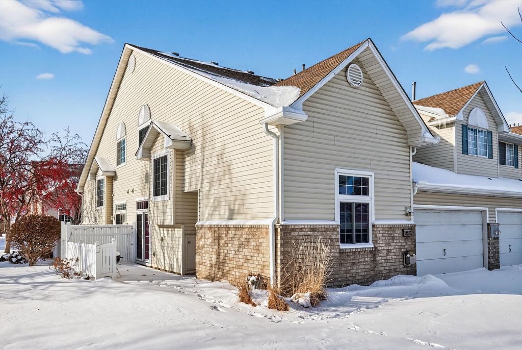 15522 Garnet Way 102, Apple Valley, MN 55124 — photo 2