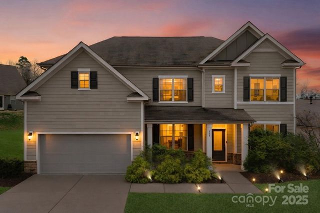 858 Oak Manor Drive SE, Concord, NC 28025