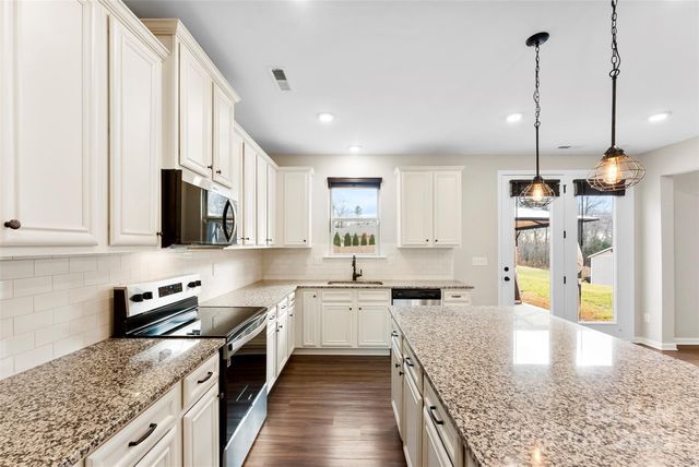 858 Oak Manor Drive SE, Concord, NC 28025