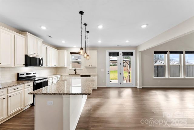 858 Oak Manor Drive SE, Concord, NC 28025