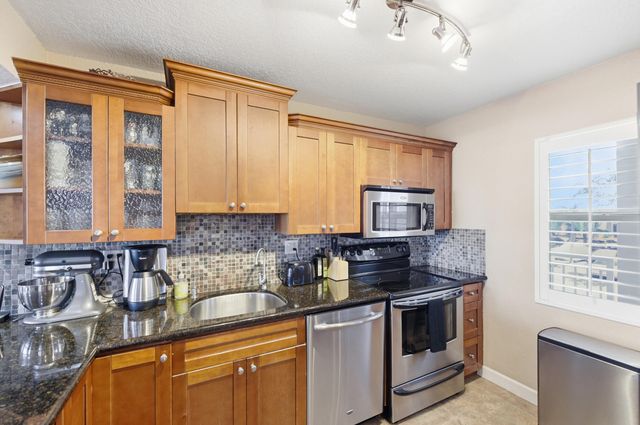 3180 NE 48th Court 215, Lighthouse Point, FL 33064