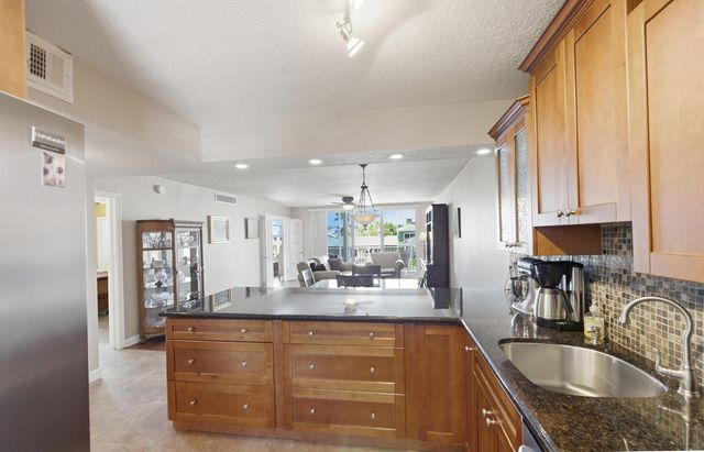 3180 NE 48th Court 215, Lighthouse Point, FL 33064