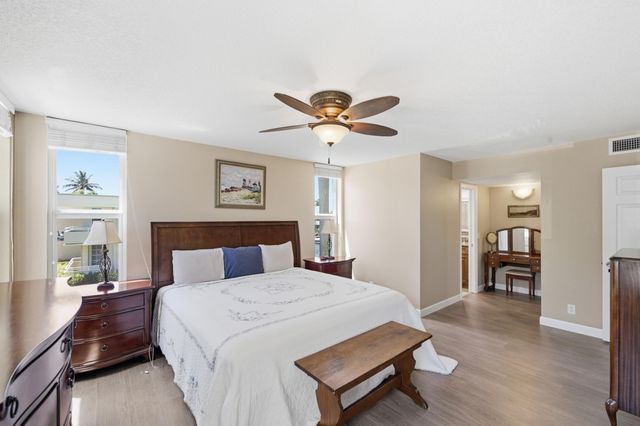 3180 NE 48th Court 215, Lighthouse Point, FL 33064