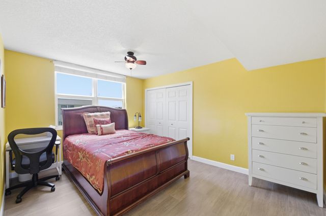 3180 NE 48th Court 215, Lighthouse Point, FL 33064