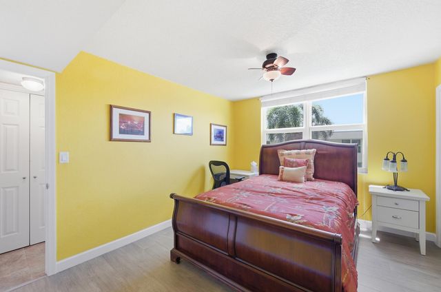 3180 NE 48th Court 215, Lighthouse Point, FL 33064