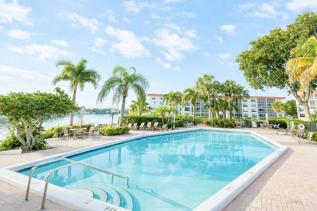 3180 NE 48th Court 215, Lighthouse Point, FL 33064